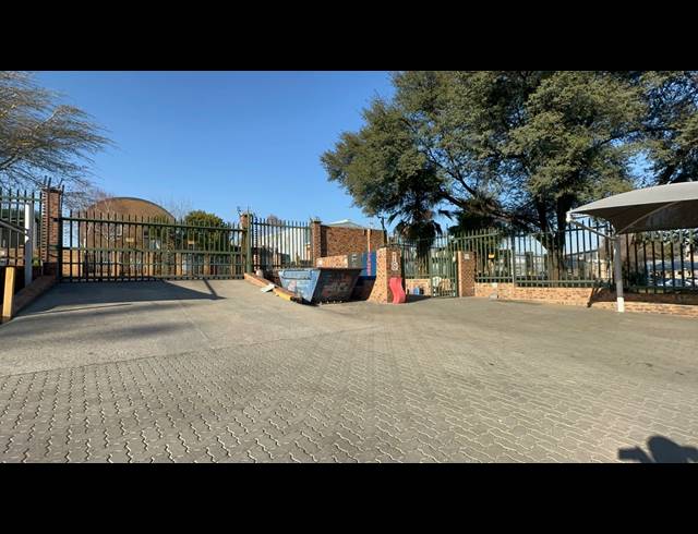 1,727M² WAREHOUSE TO LET IN TUNNEY